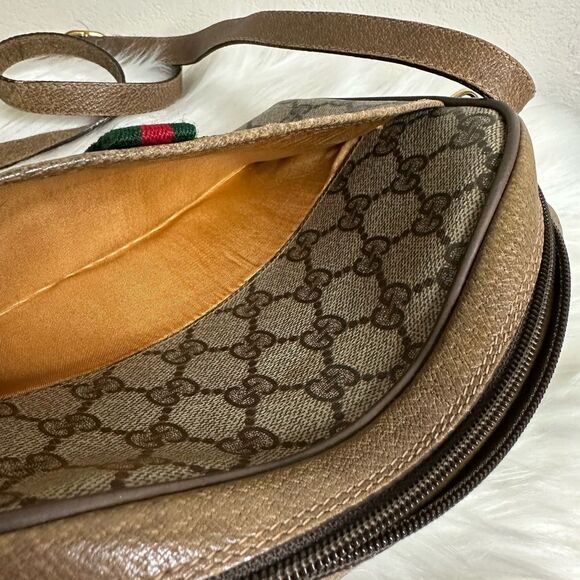 💯Authentic Preloved Gucci crossbody bag w/ Cherryline🍀 - Picture 4 of 14